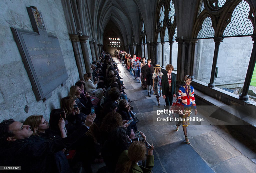 Gucci Cruise 2017 - Runway