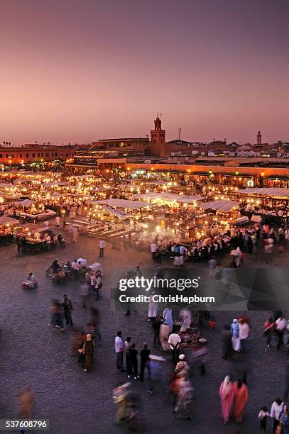 djemaa el fna square, marrakech, morocco - marrakesh stockfoto's en -beelden