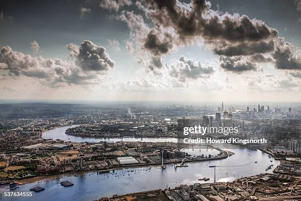 the thames, the o2 and the city of london - city of london foto e immagini stock