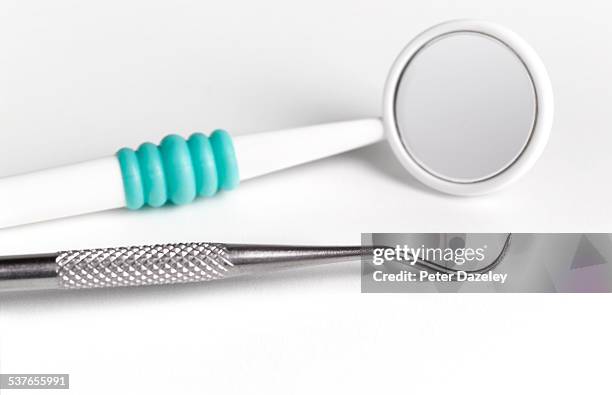 dental examination - espejo dental fotografías e imágenes de stock