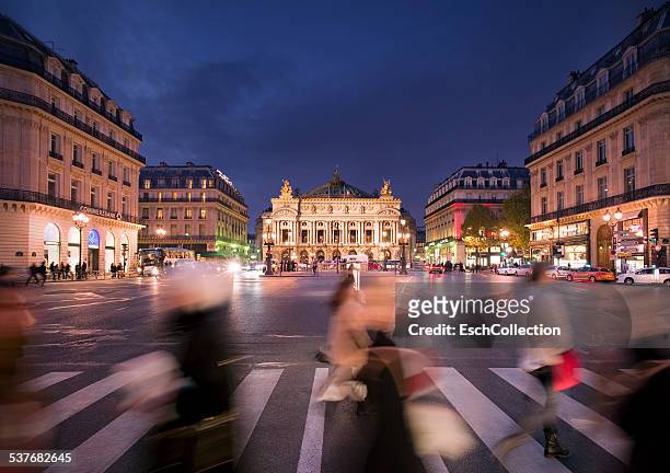 people crossing street at place de l'opera, paris - オペラハウス ストックフォトと画像