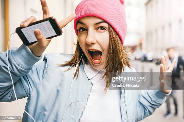 teenager girl listening music - funny selfie stockfoto's en -beelden