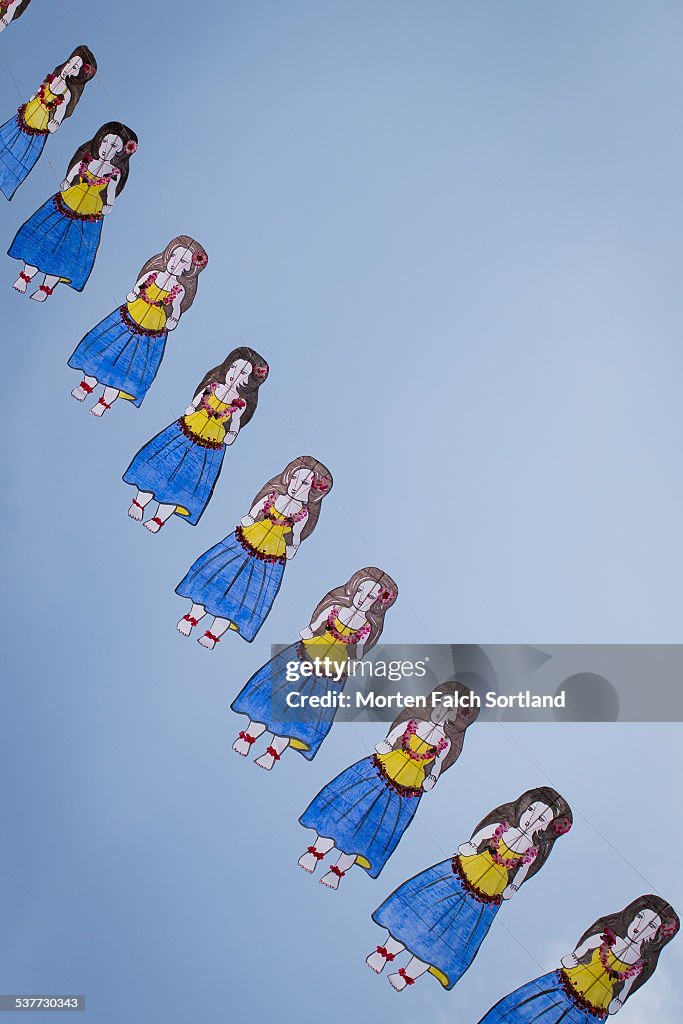 Paper girls in a row