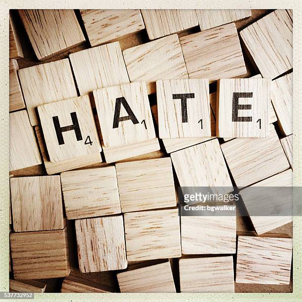 hate spelled with scrabble letters - 恨 個照片及圖片檔