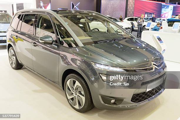 citroen c4 grand picasso mpv - citroën c4 picasso stock pictures, royalty-free photos & images