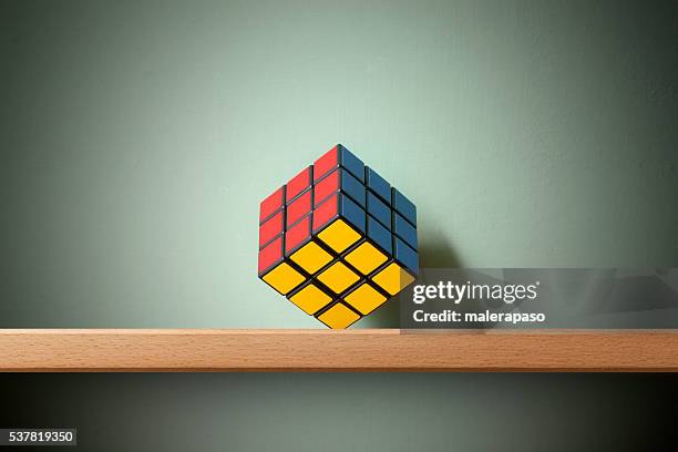 rubik's cube - rubiks cube stock-fotos und bilder