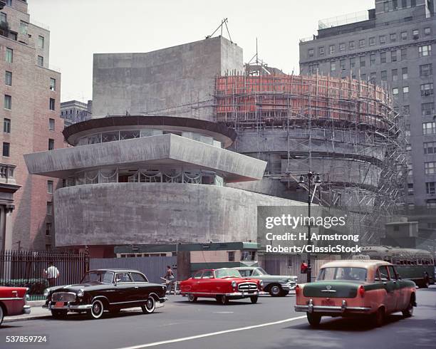 1950s UNFINISHED SOLOMON R GUGGENHEIM MUSEUM UNDER CONSTRUCTION FRANK LLOYD WRIGHT ARCHITECT ON FIFTH AVENUE MANHATTAN NYC USA
