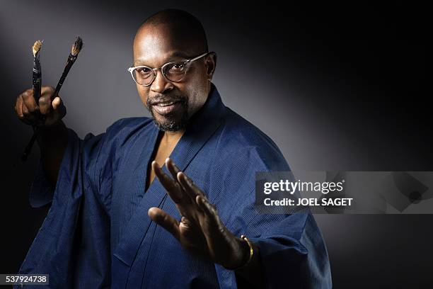 Painter Chaz Guest poses in Paris on May 31, 2016. / AFP / JOEL SAGET