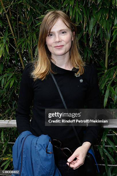 Actress Isabelle Carre attends Day Fourteen, Women single's Final of the 2016 French Tennis Open at Roland Garros on June 4, 2016 in Paris, France.