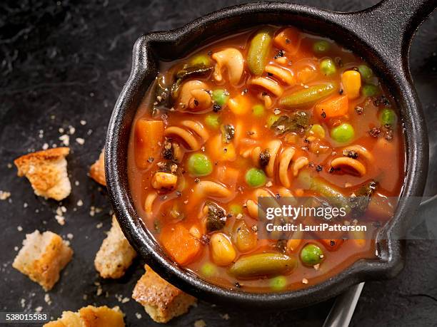 sopa de verduras - vegetable soup fotografías e imágenes de stock