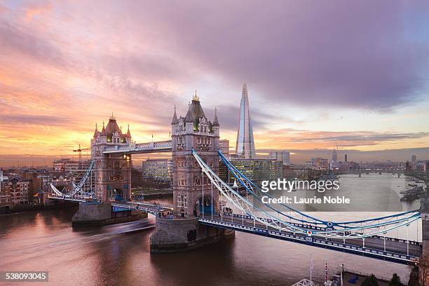 tower bridge and the shard at sunset, london - vereinigtes königreich stock-fotos und bilder