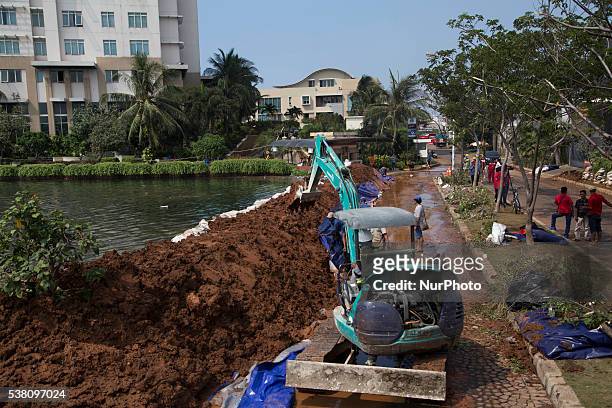 The aftermath of Dam Perforated at Elite Complex in North Jakarta where Jakarta Governor BASUKI TJAHYA PURNAMA, in Jakarta, Indonesia, on June 4,...