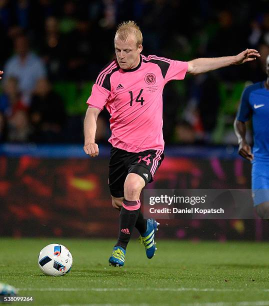 Steven Naismith of Scotland controls the ball during the International Friendly between France and Scotland on June 4, 2016 in Metz, France.