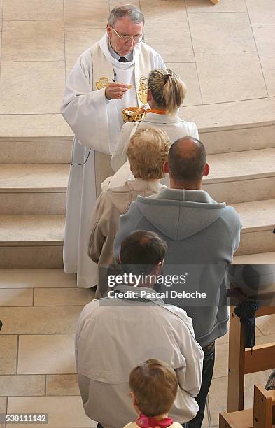 Communion Congregation Congregation Of The Blessed Sacrament Photos and Premium High Res ...