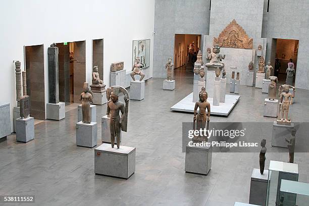 southeast asian art displayed in the guimet museum - guimet museum stock pictures, royalty-free photos & images