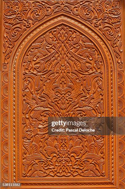 relief sculpture in sultan qaboos grand mosque - sultan qaboos grand mosque stock pictures, royalty-free photos & images