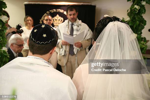 jewish wedding - rabbi stock pictures, royalty-free photos & images