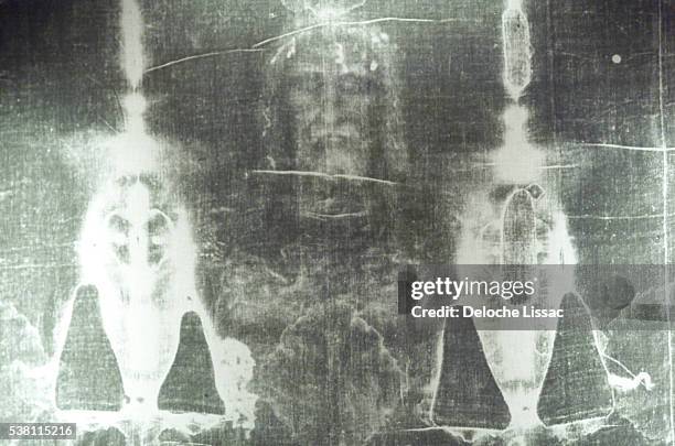 detail of shroud of turin - turin shroud stock pictures, royalty-free photos & images