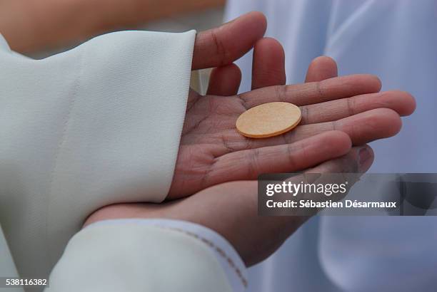 Communion By Hand Communion Hand Photos and Premium High Res Pictures - Getty Images