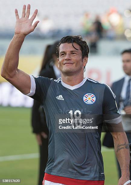 Nelson Valdez of Paraguay waves to fans after the group A match between Costa Rica and Paraguay at Camping World Stadium as part of Copa America...