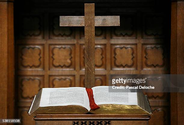 bible and cross - bible stock pictures, royalty-free photos & images