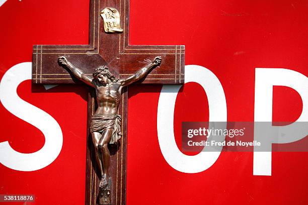 crucifix and stop sign - atheism stock-fotos und bilder