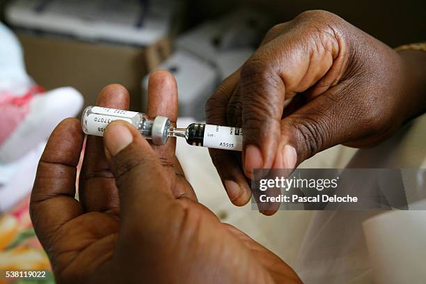 man preparing vaccine - world health organization stock pictures, royalty-free photos & images