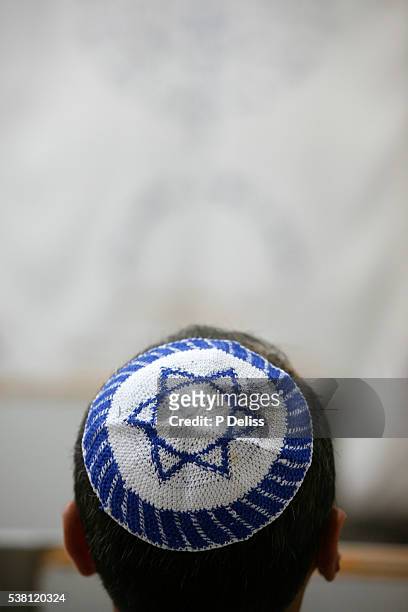 kippa with a star of david - jodendom stockfoto's en -beelden