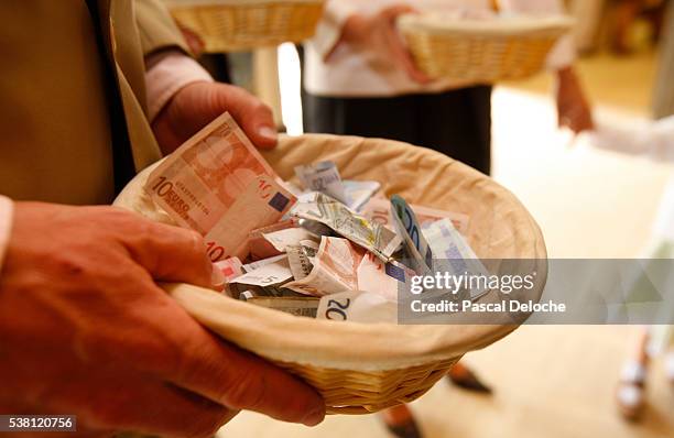 Mass Collection 118,401 Mass (Religion) Stock Photos, High-Res Pictures, and Images ...