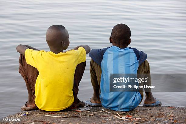 boys looking at water - ziguinchor stock pictures, royalty-free photos & images