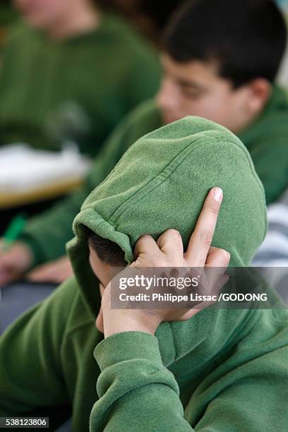 palestinian schoolboy in st. joseph's seminary - kid middle finger imagens e fotografias de stock