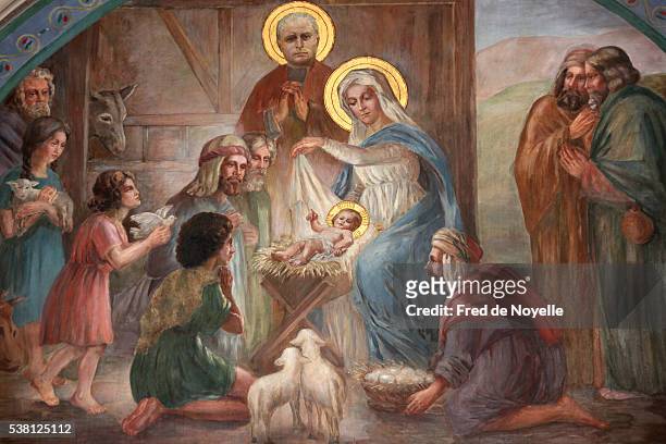 nativity scene fresco in saint joseph des nations church - jungfrau maria stock-fotos und bilder