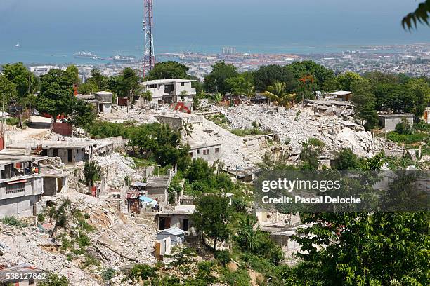 wrecks of the 2010 earthquake - 2010年 個照片及圖片檔