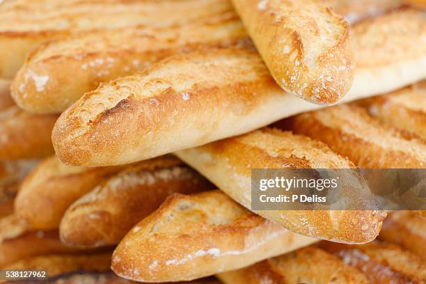 loaves of bread (baguettes) - barra de pan francés fotografías e imágenes de stock