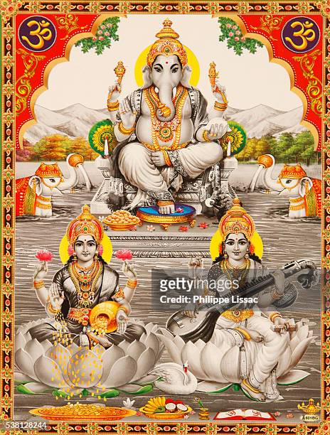 hindu godess laxmi (left down), god ganesh (top) & goddess saraswati (right down) - laxmi ganesh stock-fotos und bilder