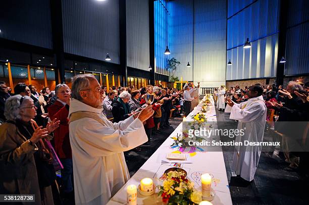 maundy thursday eucharist celebration - maundy thursday stock pictures, royalty-free photos & images