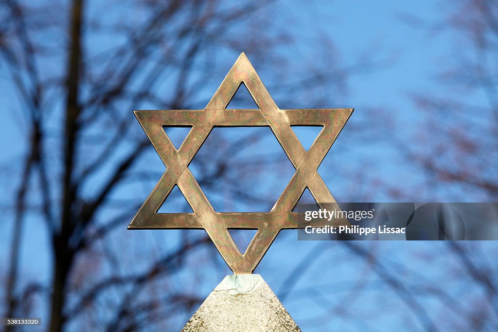 Star of David on top of a gravestone