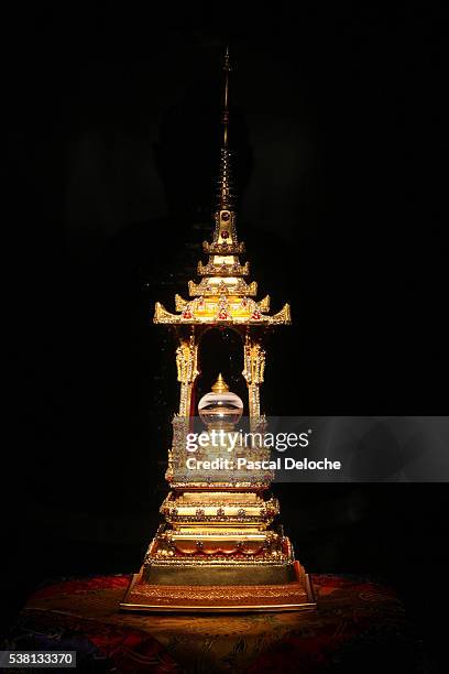 buddha reliquary in the paris great pagoda - reliquary stock pictures, royalty-free photos & images