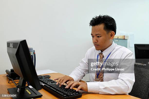 chav ra, relationship unit manager, working in hkl microfinance head office - chav stock pictures, royalty-free photos & images