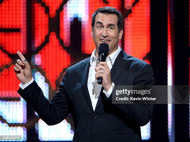 Rob Riggle Yelling Rob Riggle Photos and Premium High Res Pictures - Getty Images