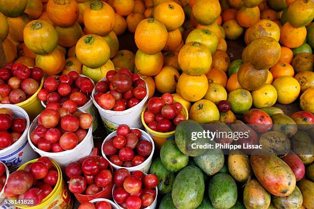 fruit stall at embu market - mango stock pictures, royalty-free photos & images