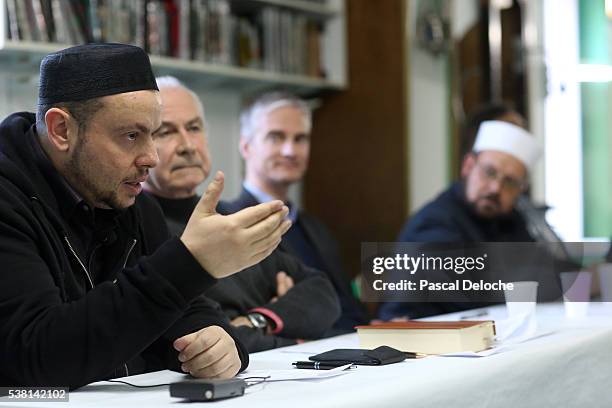 Inter Religious 5,332 Religious Debate Stock Photos, High-Res Pictures, and Images ...