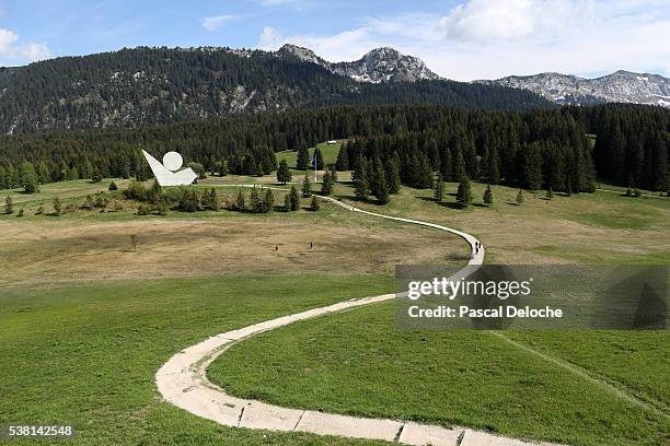 the glières plateau and the monumental sculpture of émile gilioli. - haute savoie foto e immagini stock