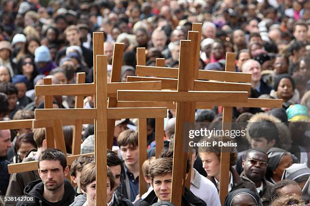 easter week. good friday. stations of the cross. - venerdì santo foto e immagini stock
