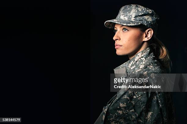 frau soldier - national guard stock-fotos und bilder