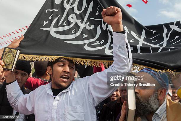 radical islamists demonstrating in tunis - tunisian islamist stock pictures, royalty-free photos & images