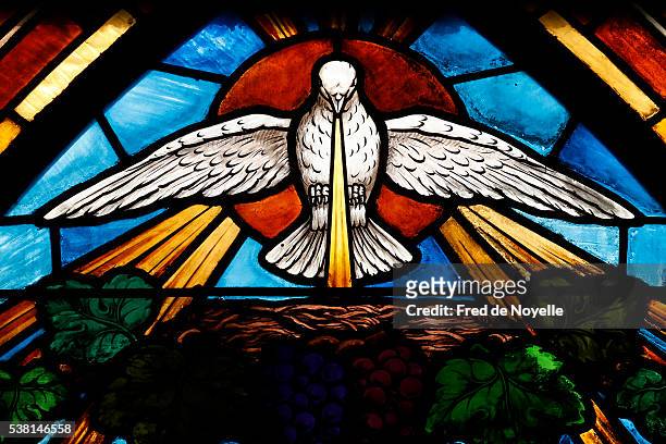 saint-jean de montmartre church. stained glass window. holy spirit. - stained glass stock pictures, royalty-free photos & images