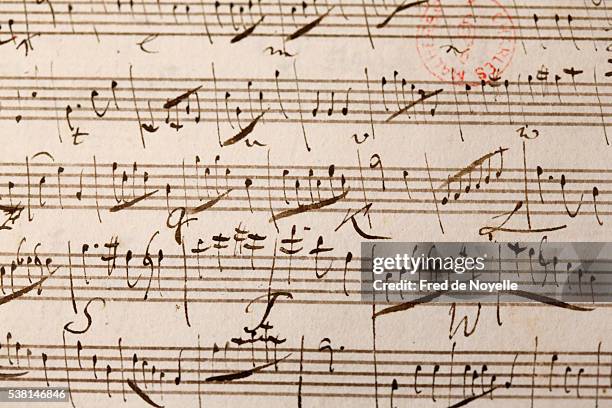 music score. wolfgang amadeus mozart. - wolfgang amadeus mozart stock pictures, royalty-free photos & images