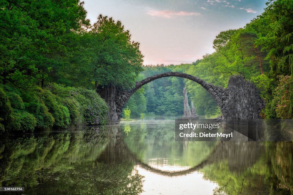 Bogenbrücke (Rakotzbrucke) in Kromlau