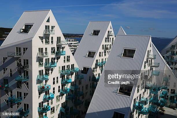 isbjerget residental modern housing in aarhus, denmark - pejft stockfoto's en -beelden